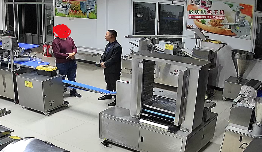 負債千萬老鐵用包子機做生坯包子 負債千萬老鐵用包子機做生坯包子