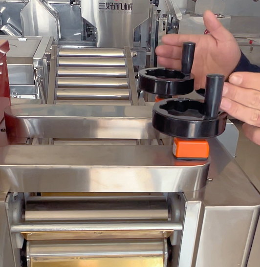 三好餃子機結(jié)構(gòu)設(shè)計 三好餃子機結(jié)構(gòu)設(shè)計