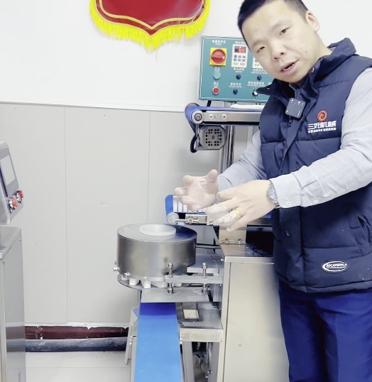 漂洋過海參觀包子機(jī)制作包子，到底有何不同？