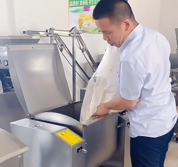 使用包子機包包子，應該怎么和面